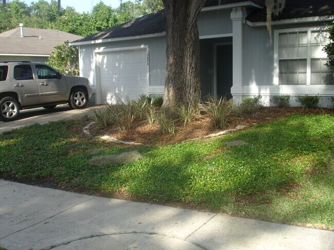 Building Photo - 2/2 House with Garage in Palm Grove