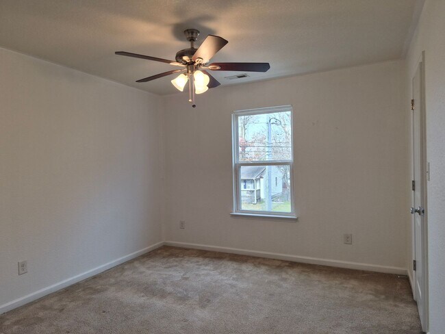 Building Photo - 1723 Fisher Ave