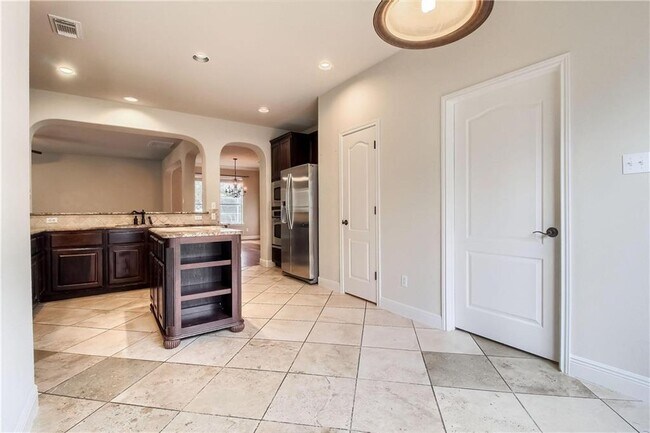 Building Photo - 7913 Menler Dr