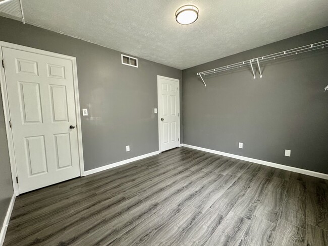 Building Photo - 928 Boyce St