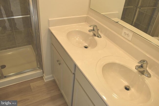 Building Photo - 224 Swan Fld Ave