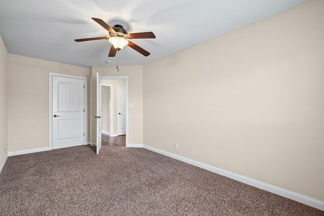 Building Photo - 1725 Autumnwood Blvd