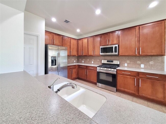 Building Photo - 14829 Fernhill Dr