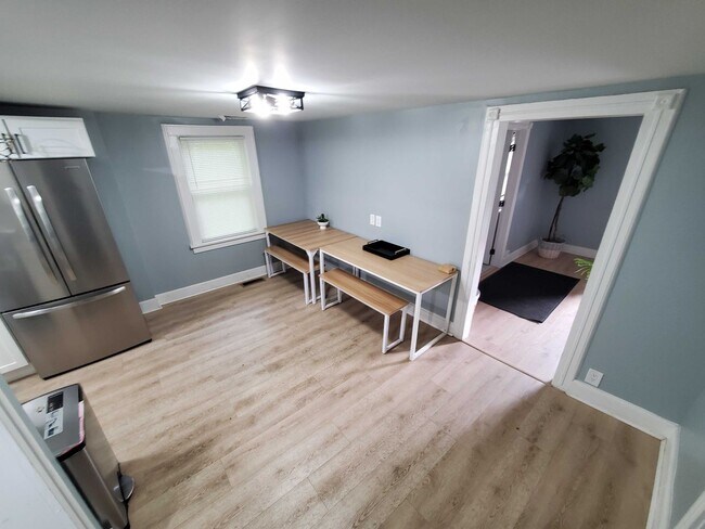 Building Photo - Fully Furnished 3BR Home with Garage & Large Yard – Move-In Ready!