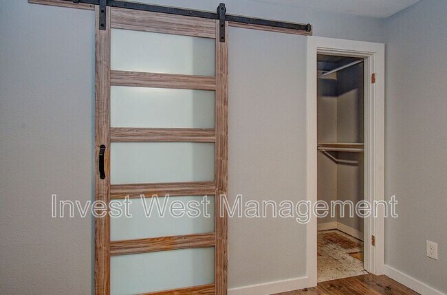 Building Photo - 2306 E 27th St