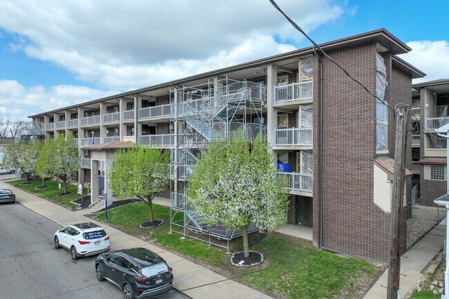 Primary Photo - Monacatootha Apartments