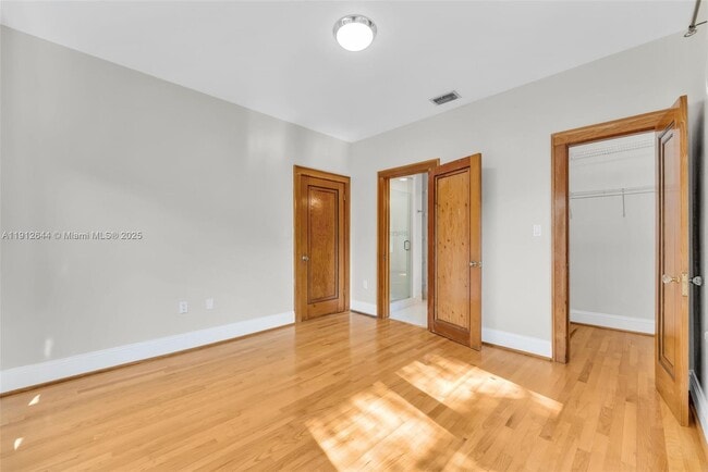 Building Photo - 1514 Capri St