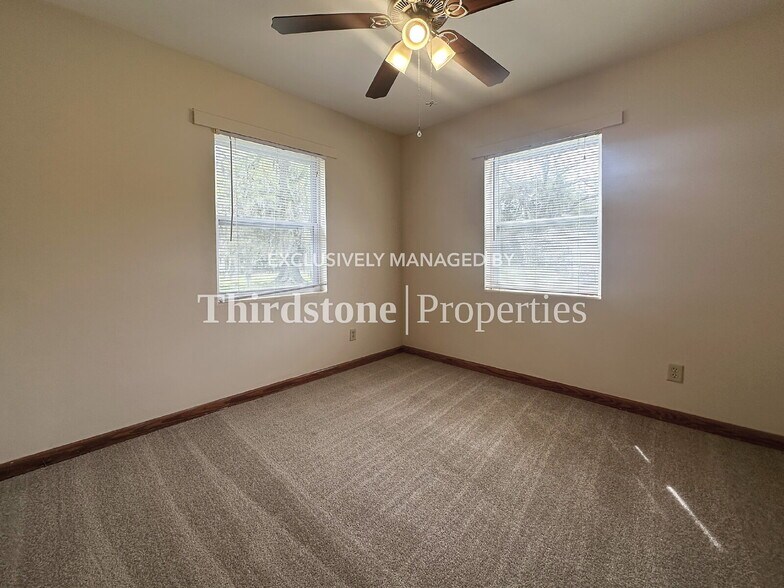 Building Photo - 1727 Lindsey Rd