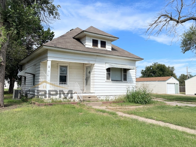 Primary Photo - Large 2 bedroom home