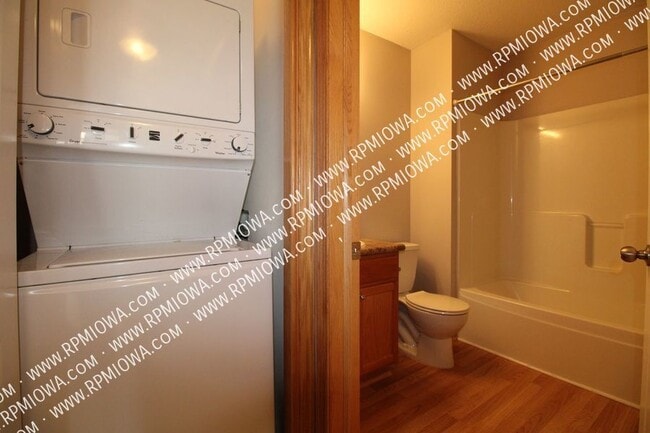 Building Photo - 3052 SW Arlan Ln