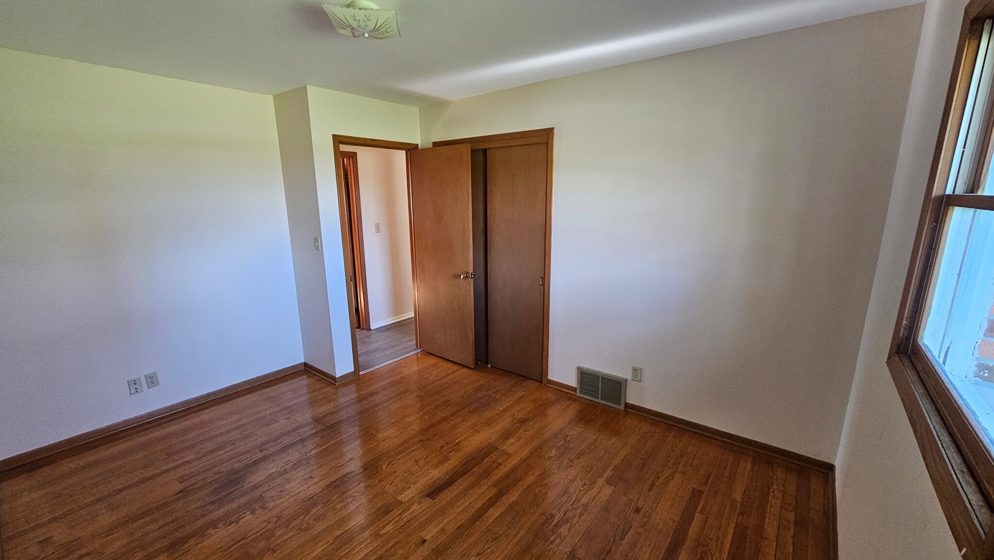 Building Photo - 499 Adeline Dr