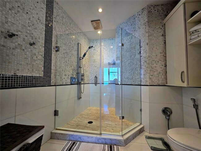 Building Photo - 18201 Collins Ave