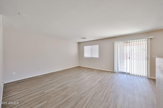 Building Photo - 8605 W Jocelyn Terrace