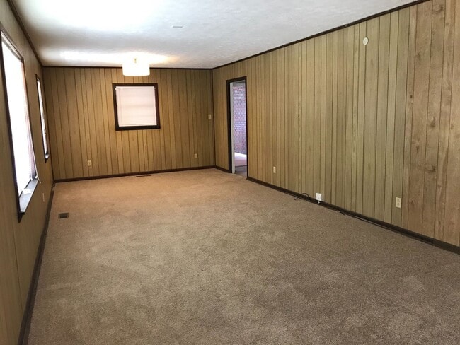 Building Photo - 105 Knoxville Rd