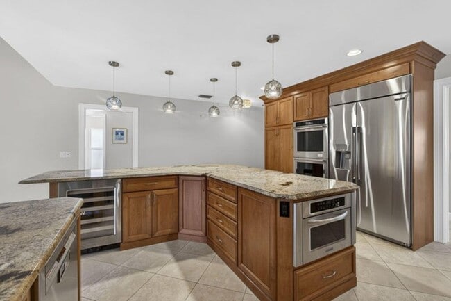 Building Photo - 19570 Trails End Terrace