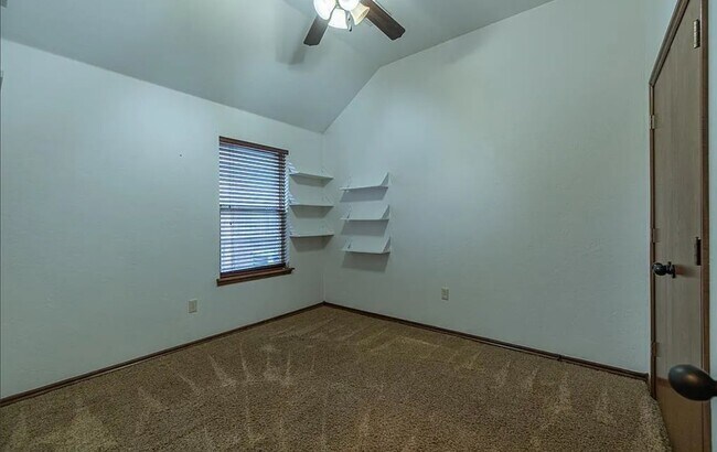 Building Photo - 7504 Meadow Lake Dr