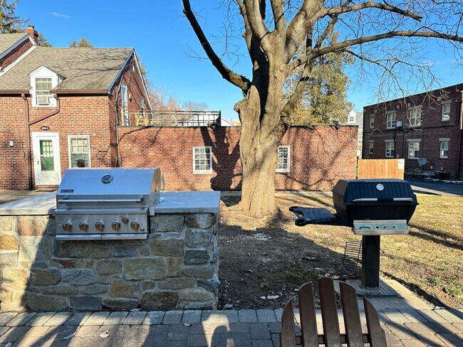 Building Photo - 2800 Woodpipe Ln