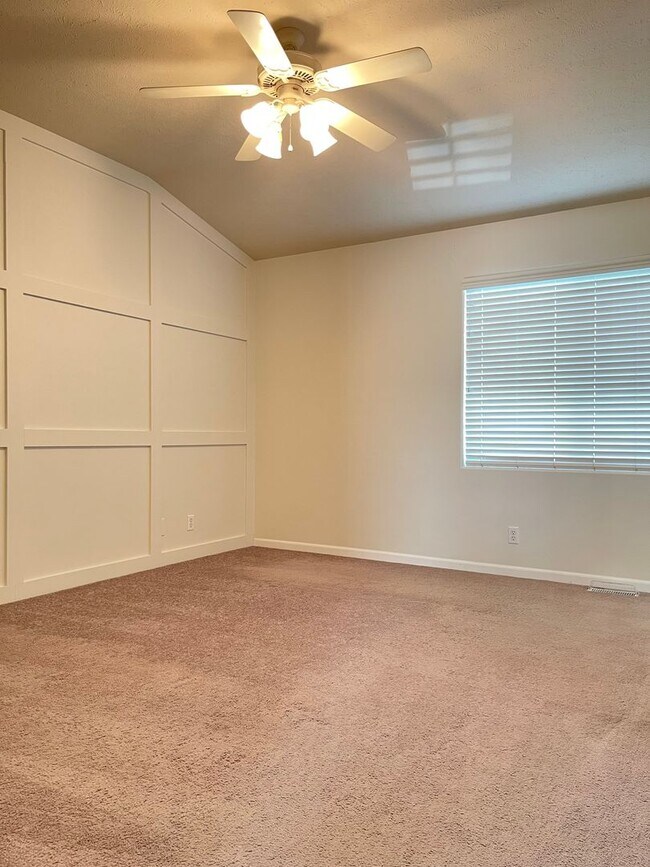 Building Photo - Comfortable 3-Bedroom Home in Desirable Millard West Area - $2,095