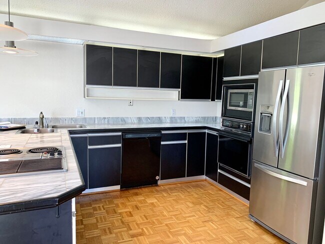 Building Photo - 13611 SE 56th Pl