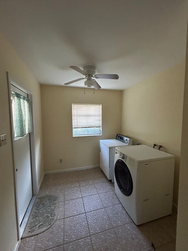 Building Photo - FIRST MONTHS RENT FREE - 3 Bedroom Home on...