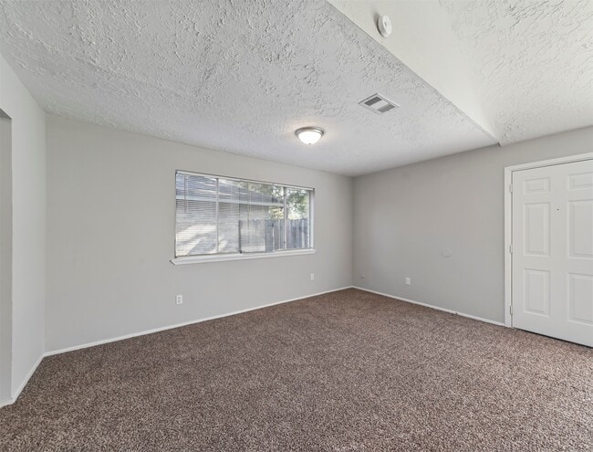 Building Photo - 21730 Castlemont Ln