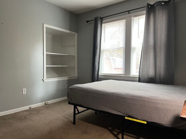 Building Photo - 743 Lander Rd