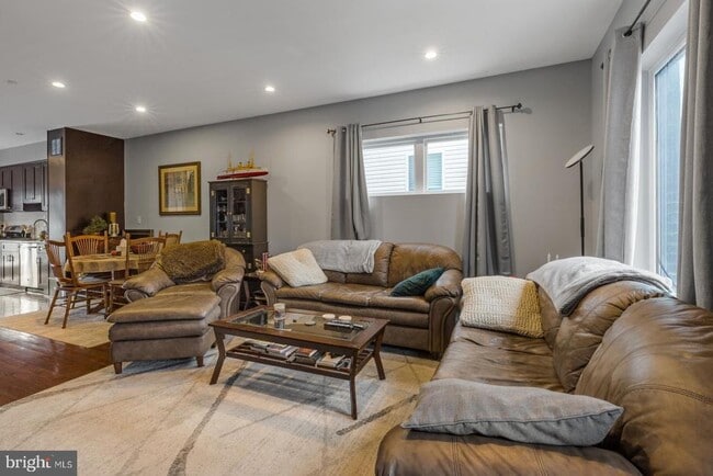 Building Photo - 2524 Sepviva St