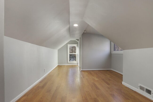 Building Photo - 1342 Lucille Ave