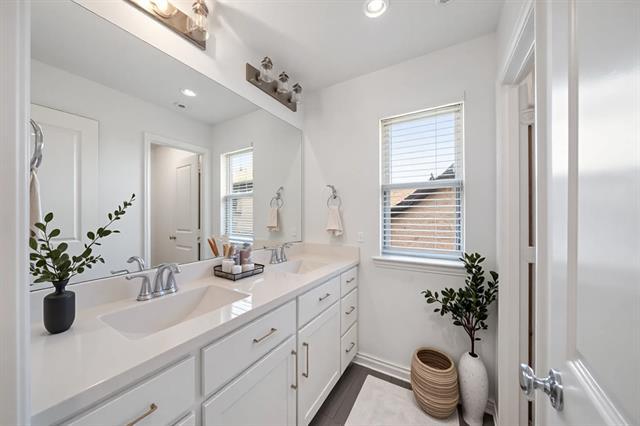 Building Photo - 8208 Legacy Trl
