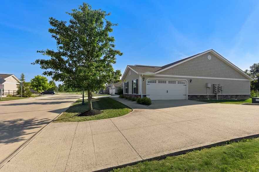 Building Photo - Redwood Delaware