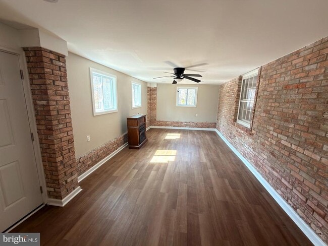 Building Photo - 10325 Gordon Rd