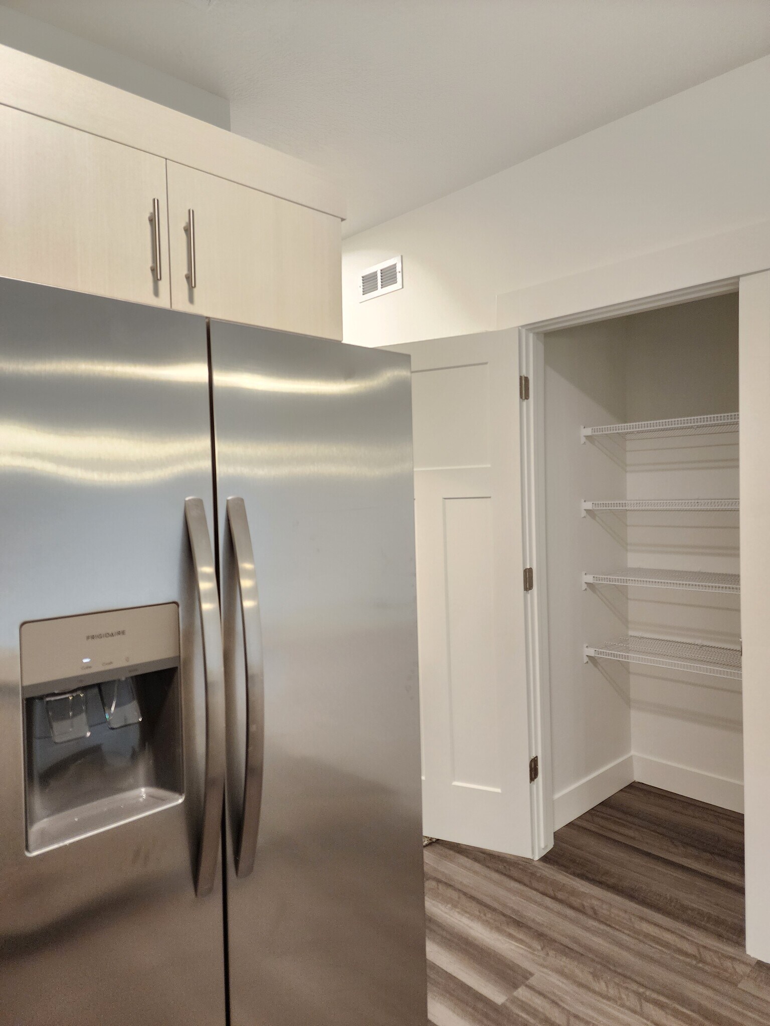 Building Photo - 4735 S Alder Dr