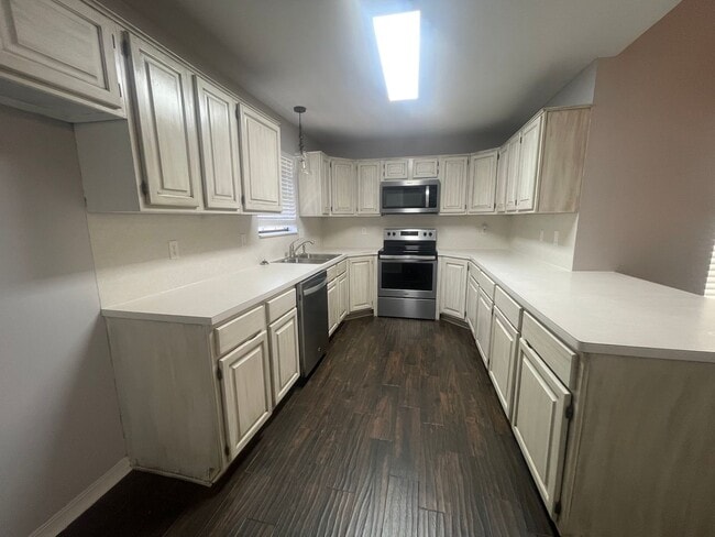 Building Photo - Haughton Beauty with Bonus Room