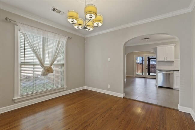 Building Photo - 7115 La Vista Dr