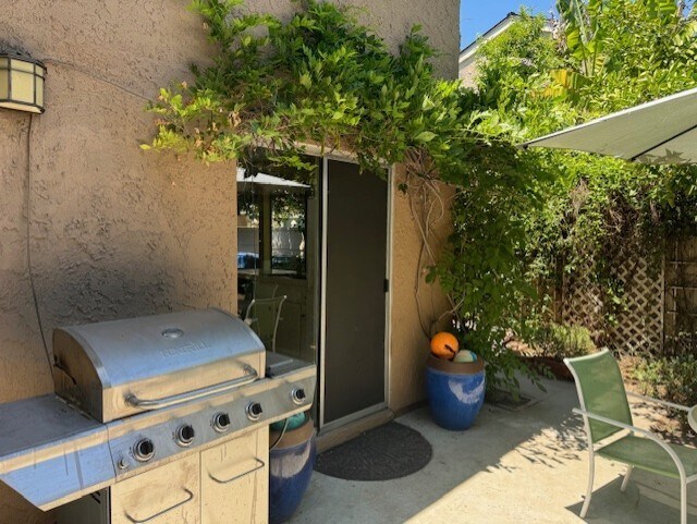 Building Photo - 6828 Ponce Ave