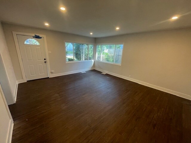 Building Photo - 17118 Lorenz Ave