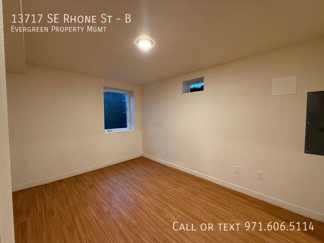 Building Photo - 13717 SE Rhone St