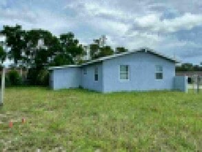 Building Photo - 2302 E Dana Dr