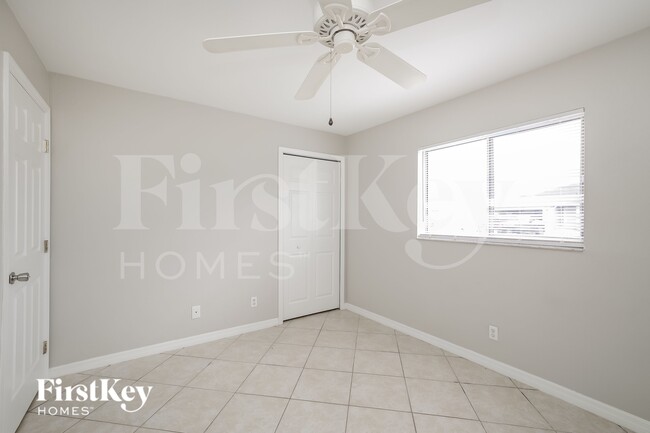 Building Photo - 1505 NE 10th Ln