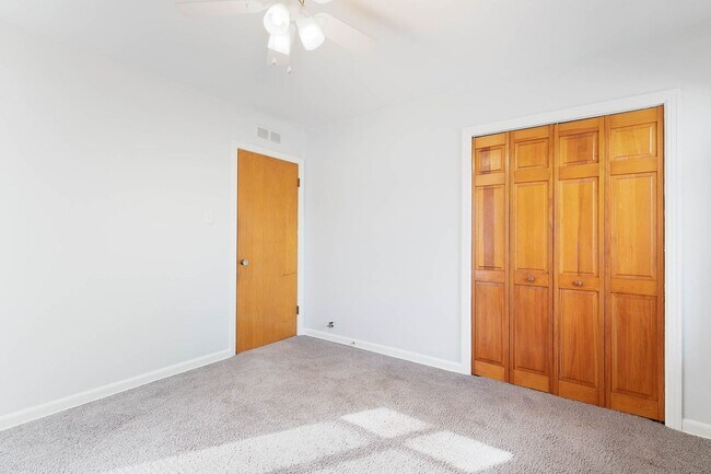 Building Photo - 463 Cherry Ridge Dr