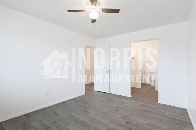 Building Photo - 4020 N Montezuma Dr