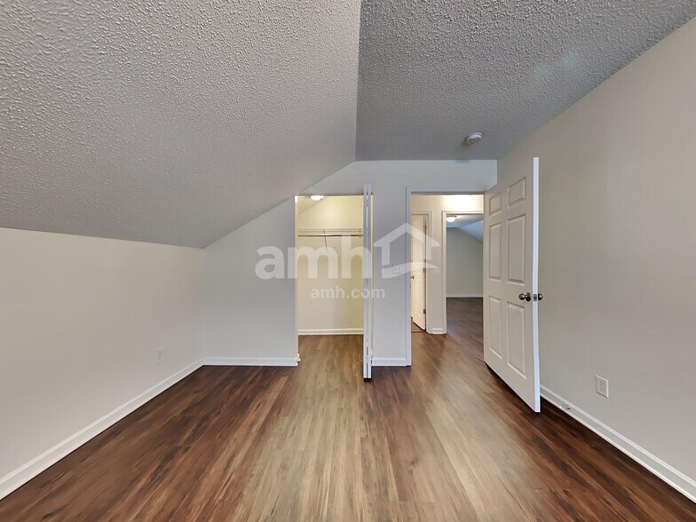 Building Photo - 119 Macallan Ct