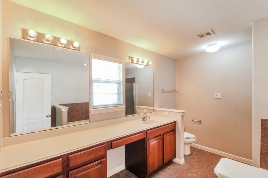 Building Photo - 9831 W Jennifer Way