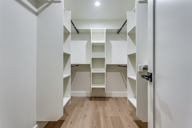 Building Photo - 200 Trellis Pl