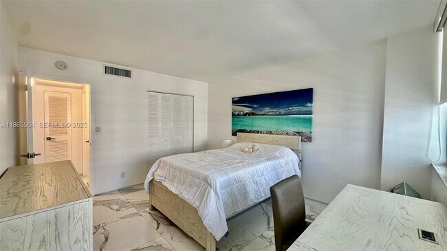 Building Photo - 2030 S Ocean Dr