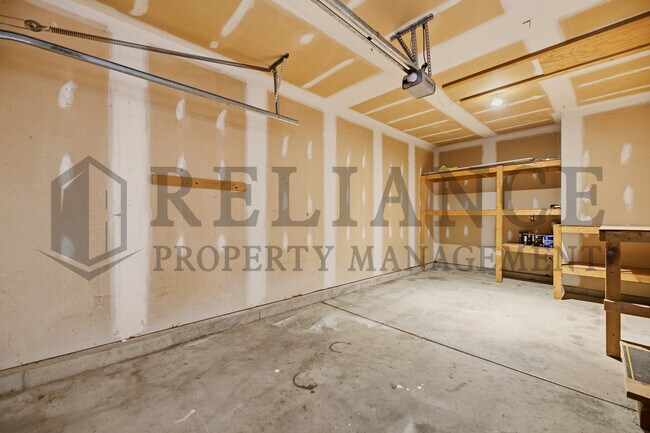 Building Photo - 516 N Lakeside Dr