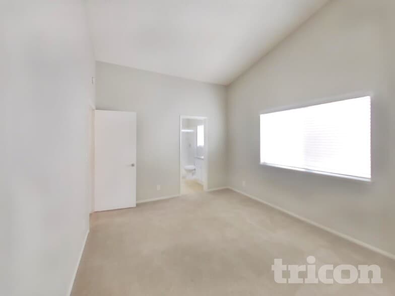 Building Photo - 1833 Ridgefield Dr