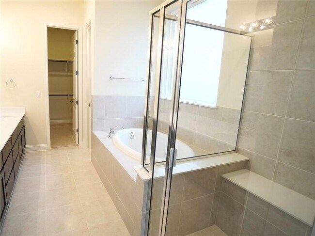 Building Photo - 14928 Iveans Way