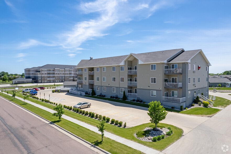 Primary Photo - Whispering Creek Apartments