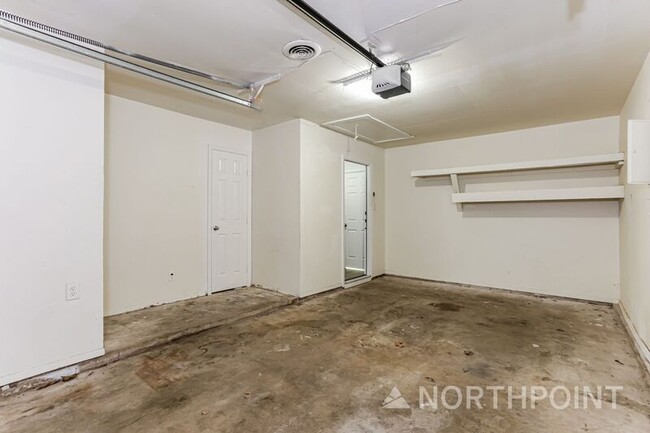 Building Photo - 1238 Saturn Dr